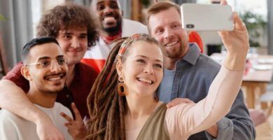 amigos respondiendo preguntas