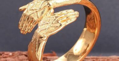 abrazo entre hombre y mujer