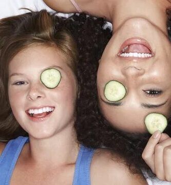 amigas divirtiendose en pijamada